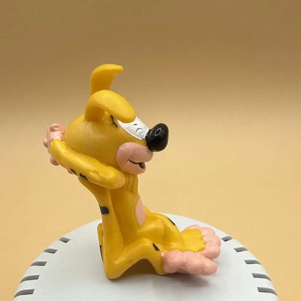 Applause marsupilami sitting